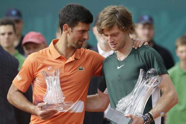 费用约为万 费用约为万