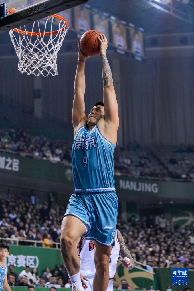 周琦需要高 周琦需要高